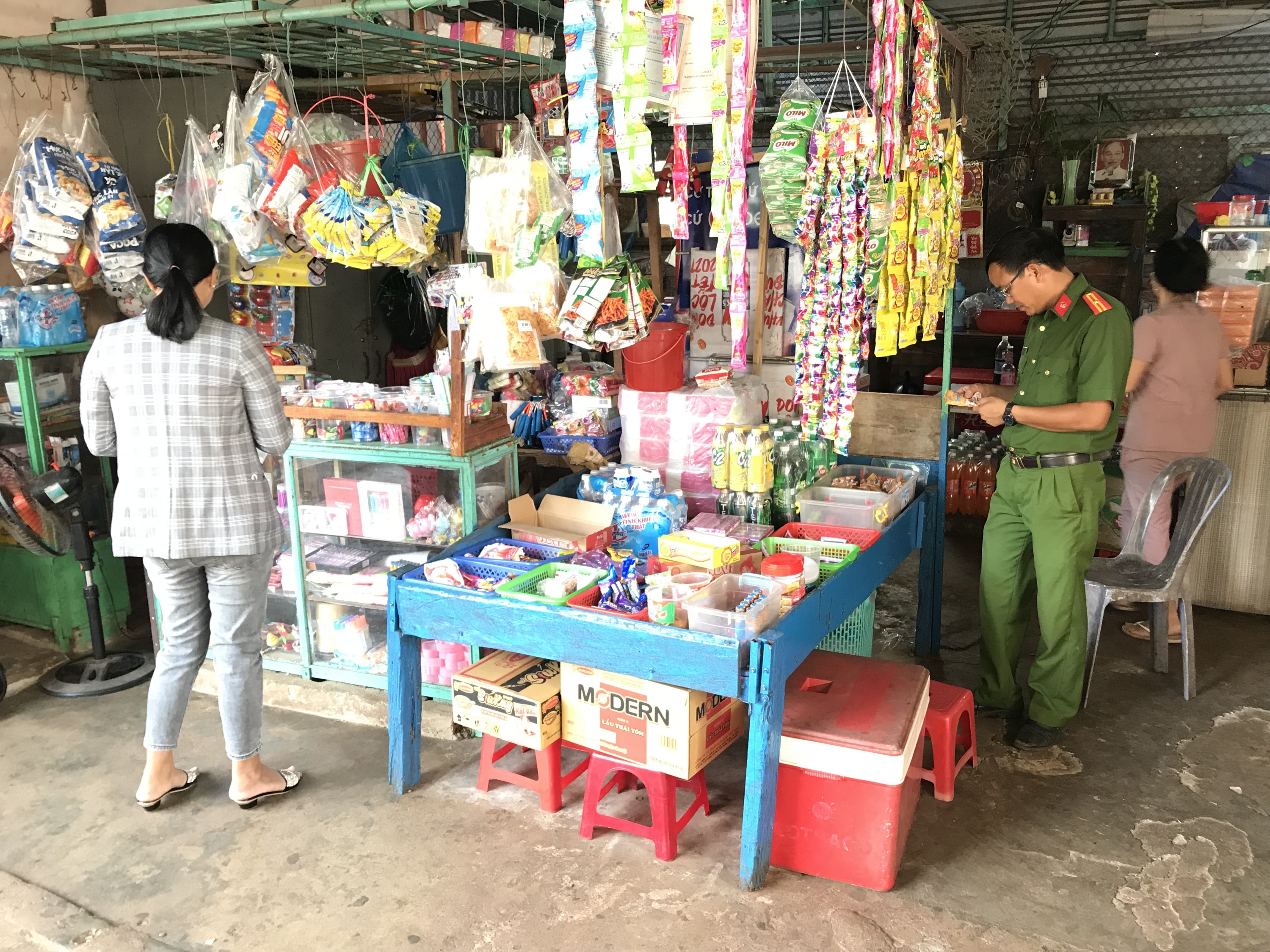 KIỂM TRA AN TOÀN THỰC PHẨM CÁC DỊCH VỤ ĂN, UỐNG TRÊN ĐỊA BÀN.