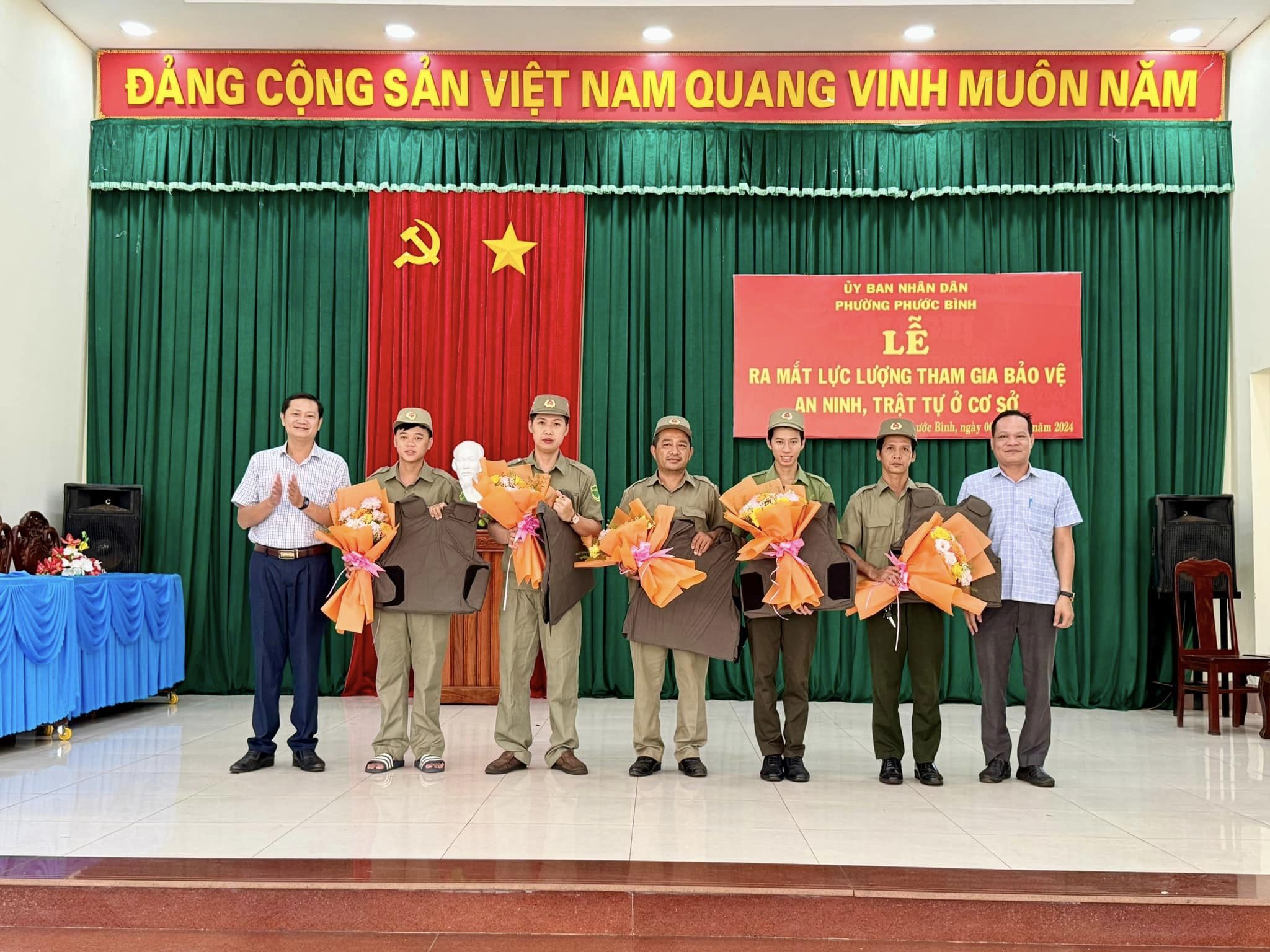 PHƯỜNG PHƯỚC BÌNH: TỔ CHỨC LỄ RA MẮT LỰC LƯỢNG THAM GIA BẢO VỆ AN NINH TRẬT TỰ Ở CƠ SỞ