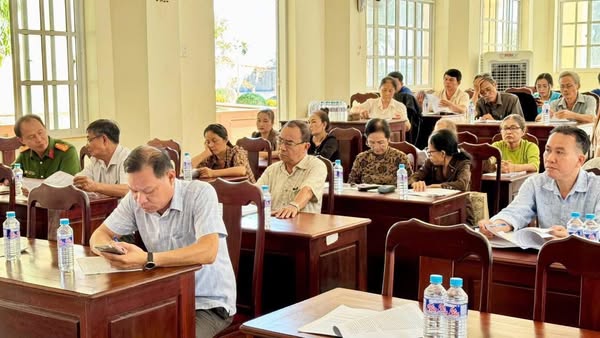 PHƯỚC BÌNH: UBMTTQ VIỆT NAM PHƯỜNG HỘI NGHỊ LẤY Ý KIẾN GÓP Ý ĐỐI VỚI DỰ THẢO NGHỊ QUYẾT VỀ SỬA ĐỔI HIẾN PHÁP NĂM 2013